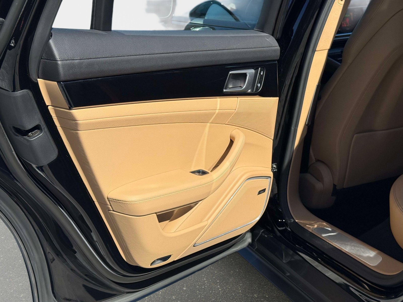 Used 2022 Porsche Panamera 4 image 25