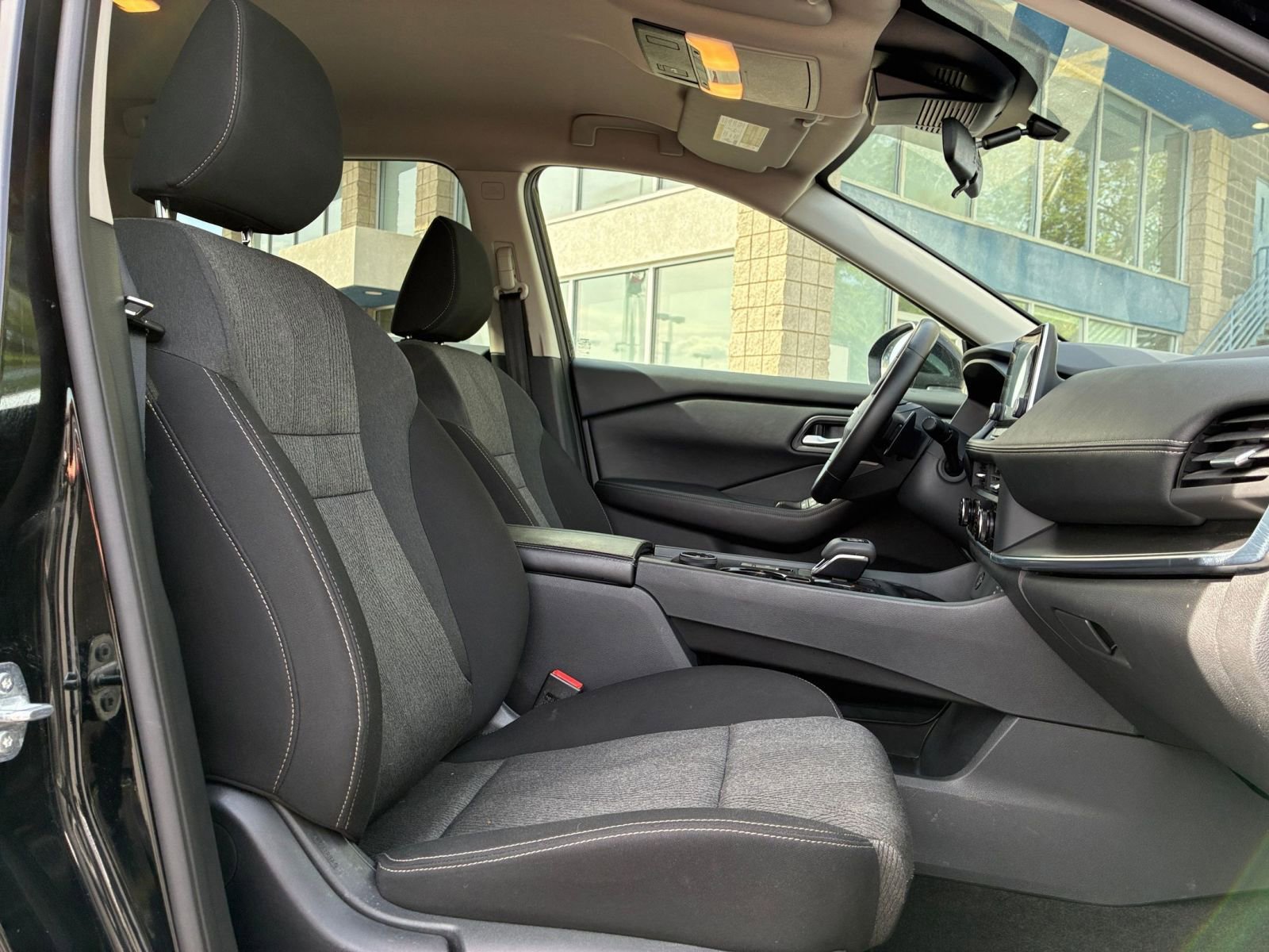 Used 2025 Nissan Rogue SV image 38