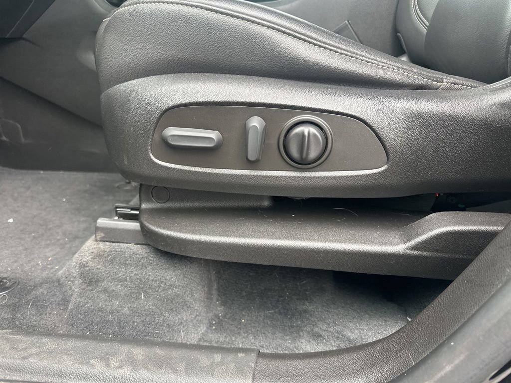 Used 2022 Chevrolet Traverse LT w/ Midnight/Sport Edition image 13