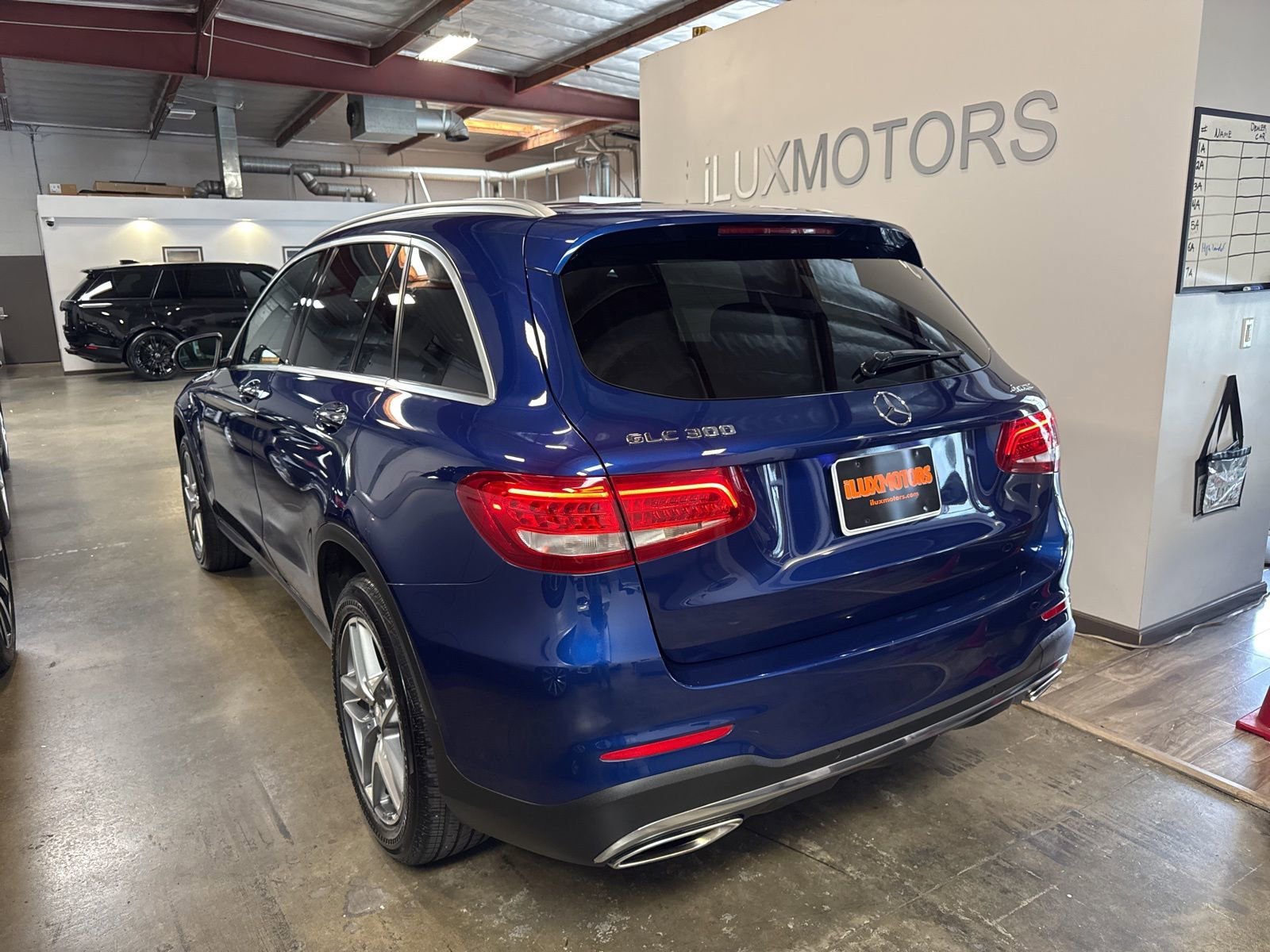Used 2017 Mercedes-Benz GLC 300 4MATIC image 7