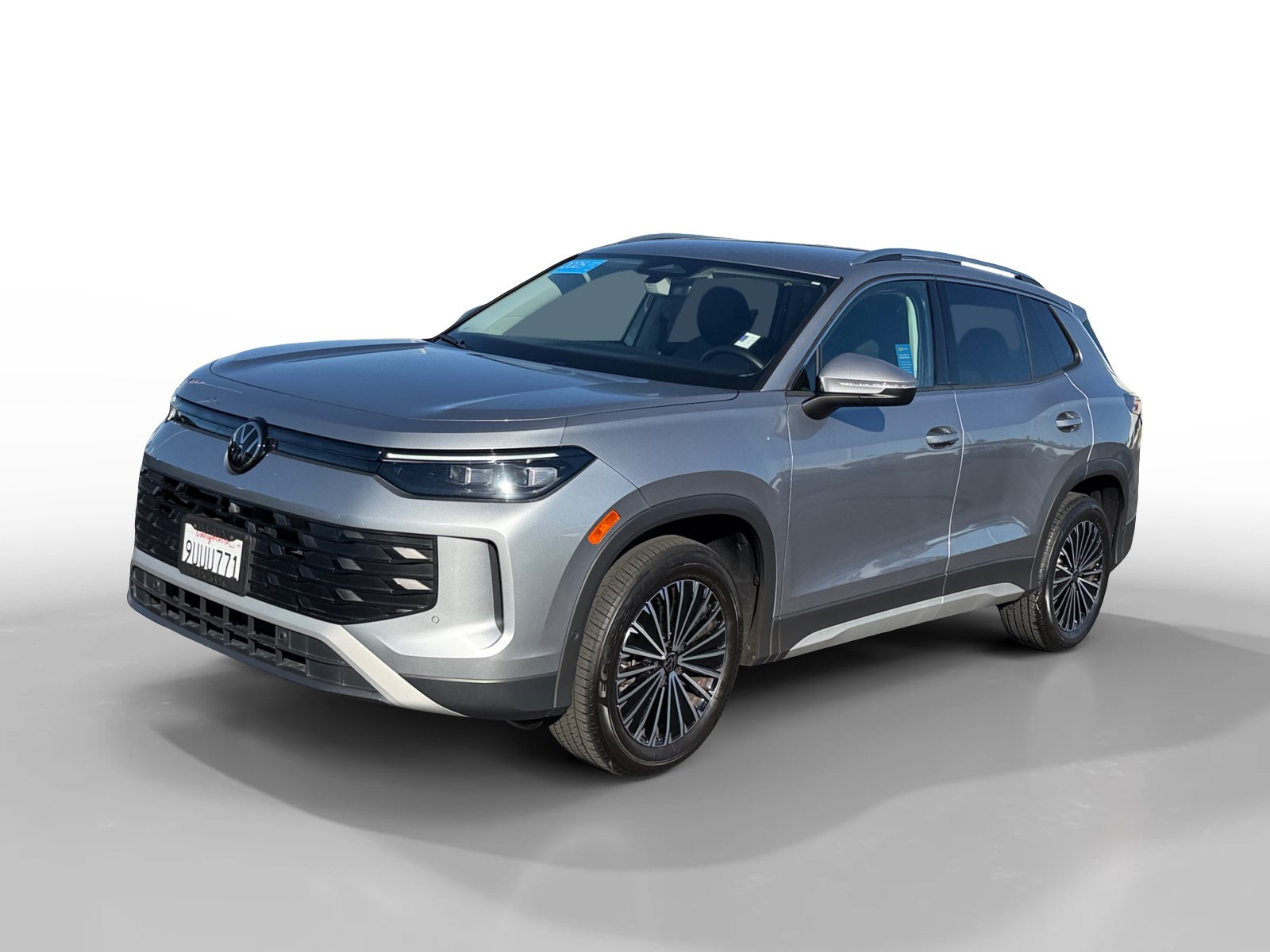 Certified 2025 Volkswagen Tiguan S FWD image 1