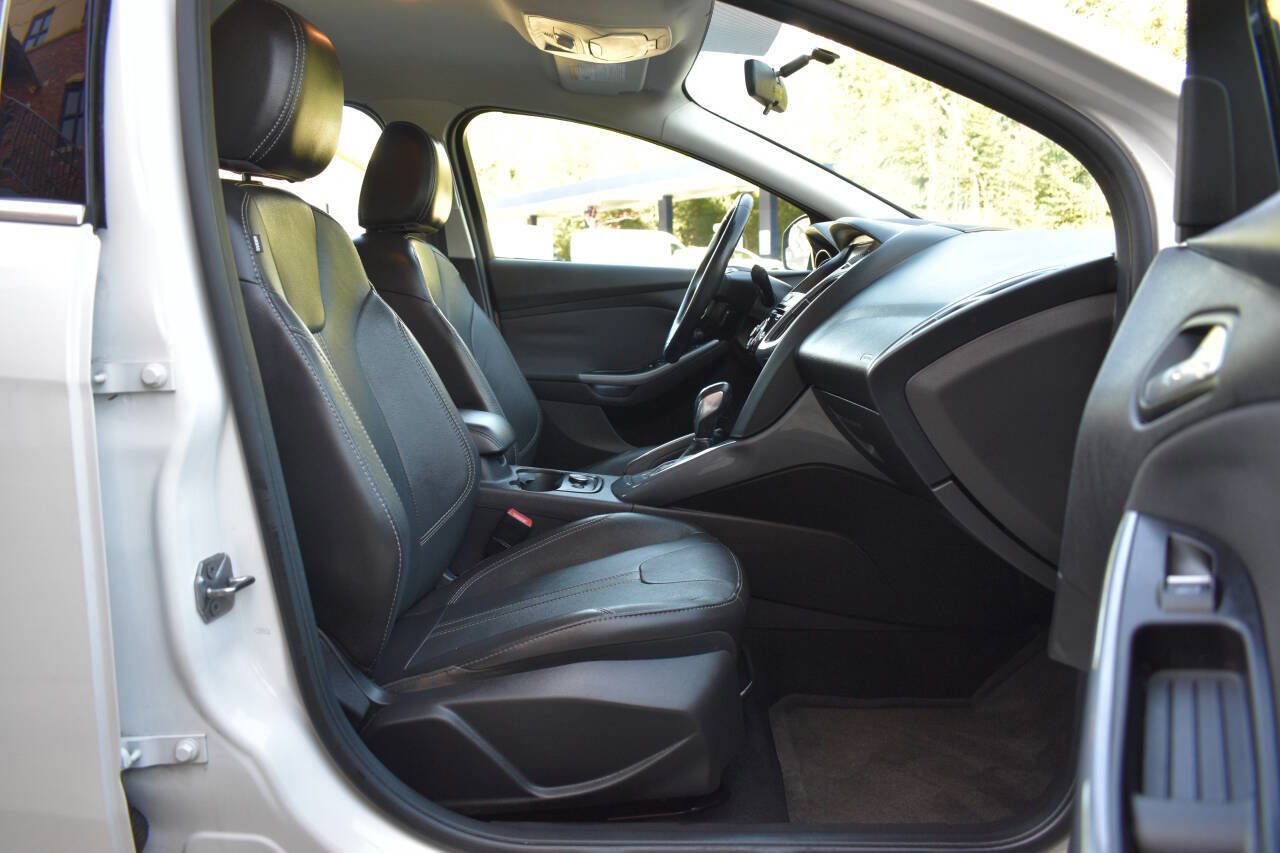 Used 2013 Ford Focus Titanium w/ Titanium Handling Pkg image 8