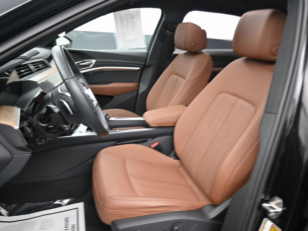 Used 2024 Audi Q8 e-tron Premium Plus image 32