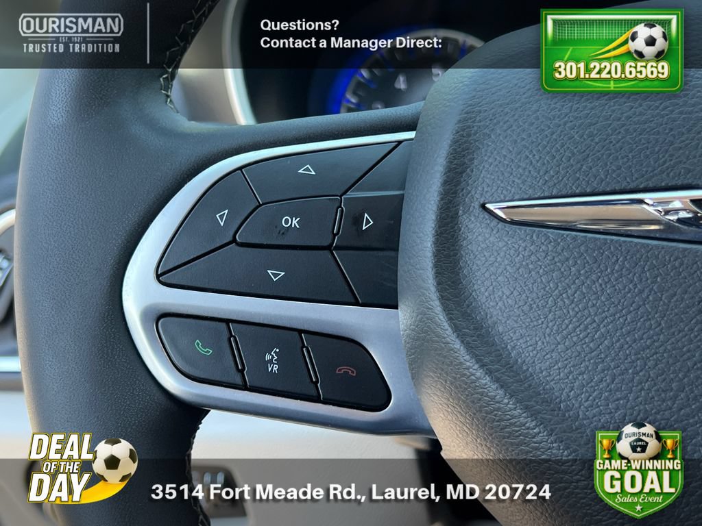 Used 2024 Chrysler Pacifica Touring-L FWD image 24