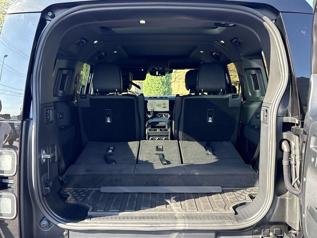 New 2026 Land Rover Defender 130 X-Dynamic SE AWD/4WD image 18