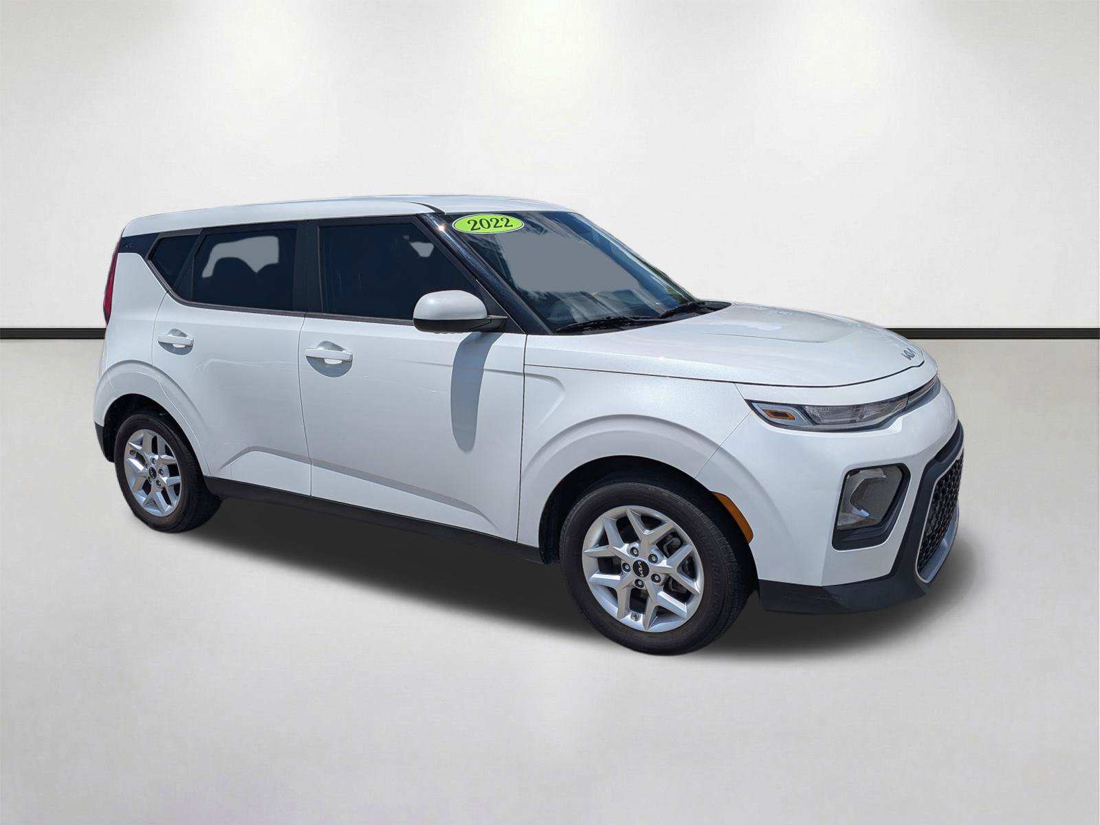 Used 2022 Kia Soul LX w/ Technology Package FWD image 2