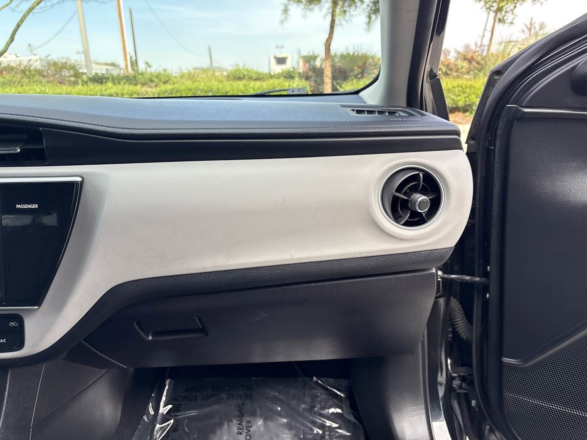 Used 2017 Toyota Corolla LE w/ Carpet Mat Package (TMS) FWD image 18