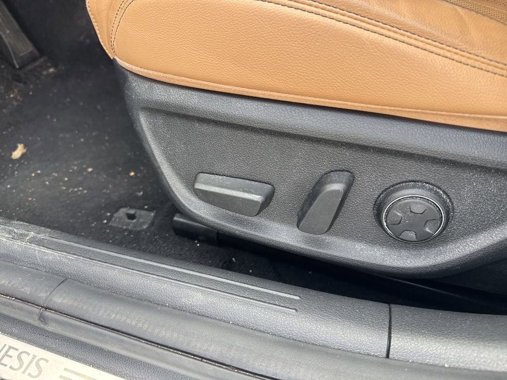 Used 2022 Genesis G70 3.3T image 7