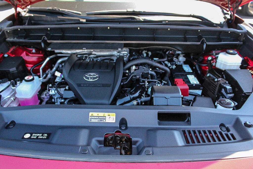 Certified 2025 Toyota Highlander LE FWD image 19