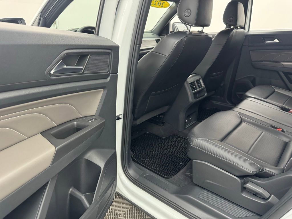 Used 2022 Volkswagen Atlas Cross Sport SE image 38