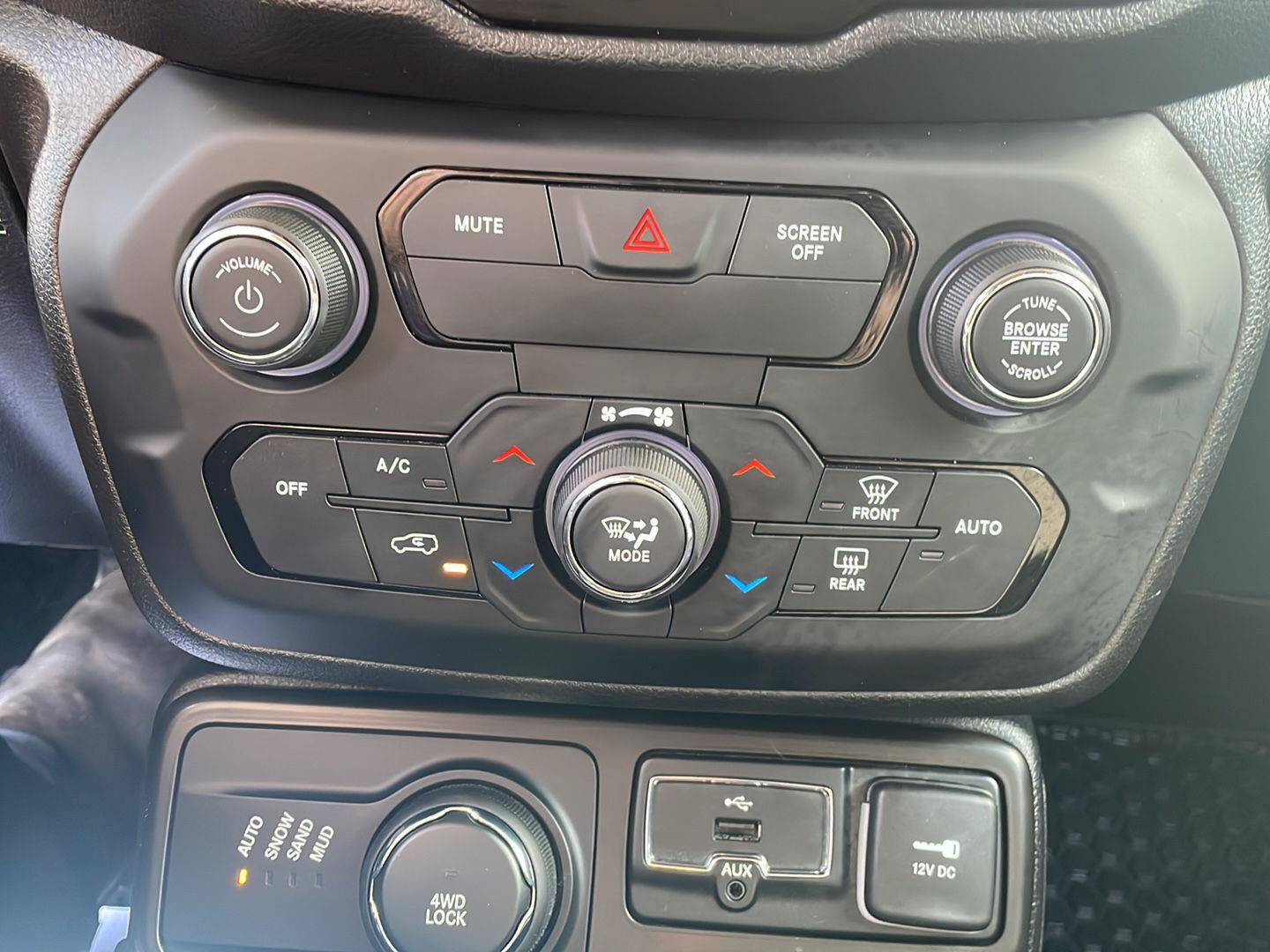 Used 2019 Jeep Renegade Altitude w/ Quick Order Package 2XM AWD/4WD image 22