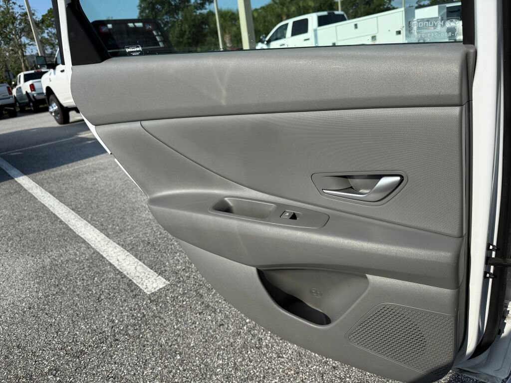 Used 2024 Hyundai Elantra SEL FWD image 9
