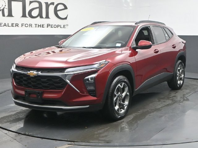 Used 2025 Chevrolet Trax LT FWD image 38