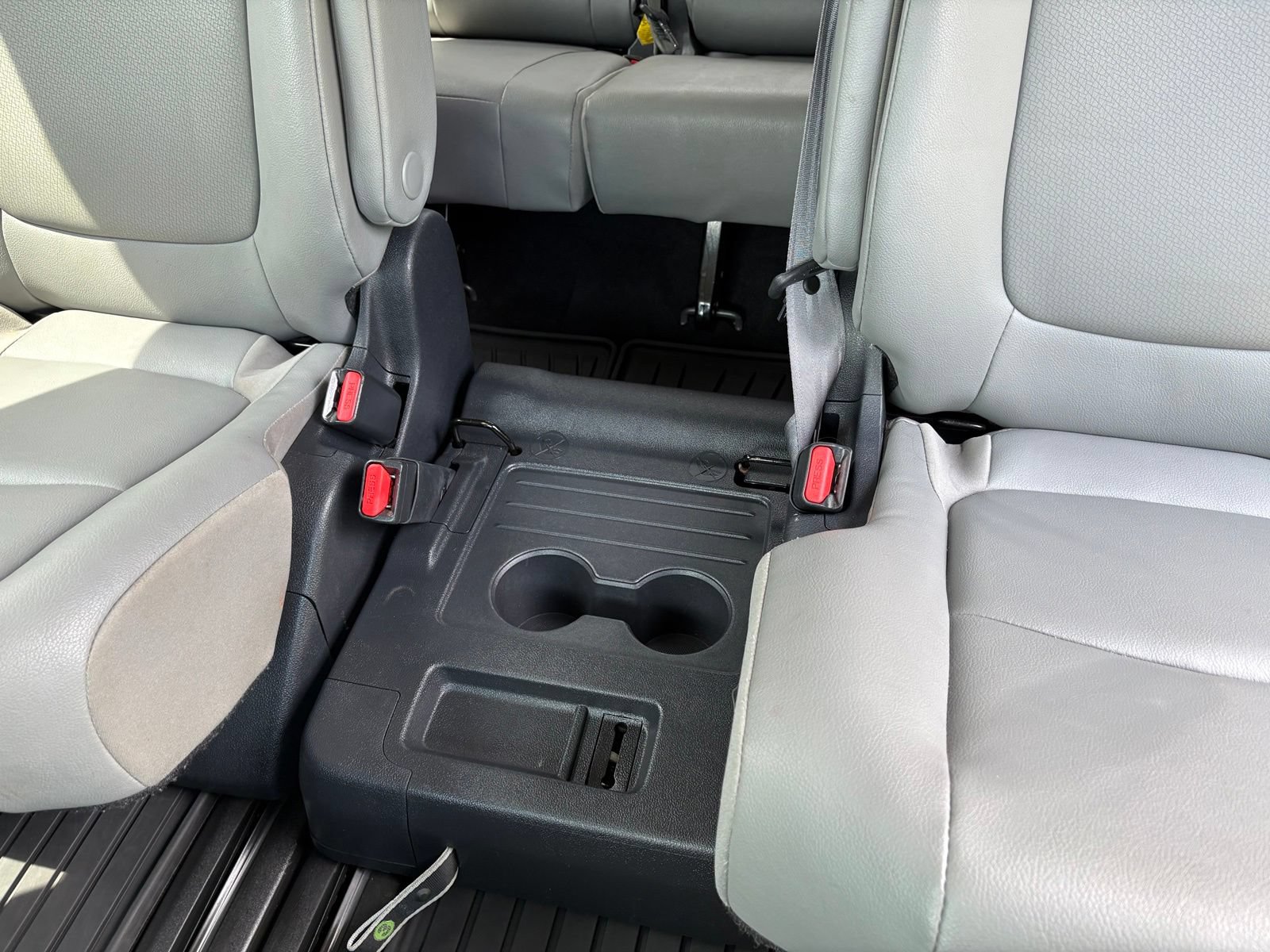 Used 2025 Toyota Sienna XLE FWD image 33