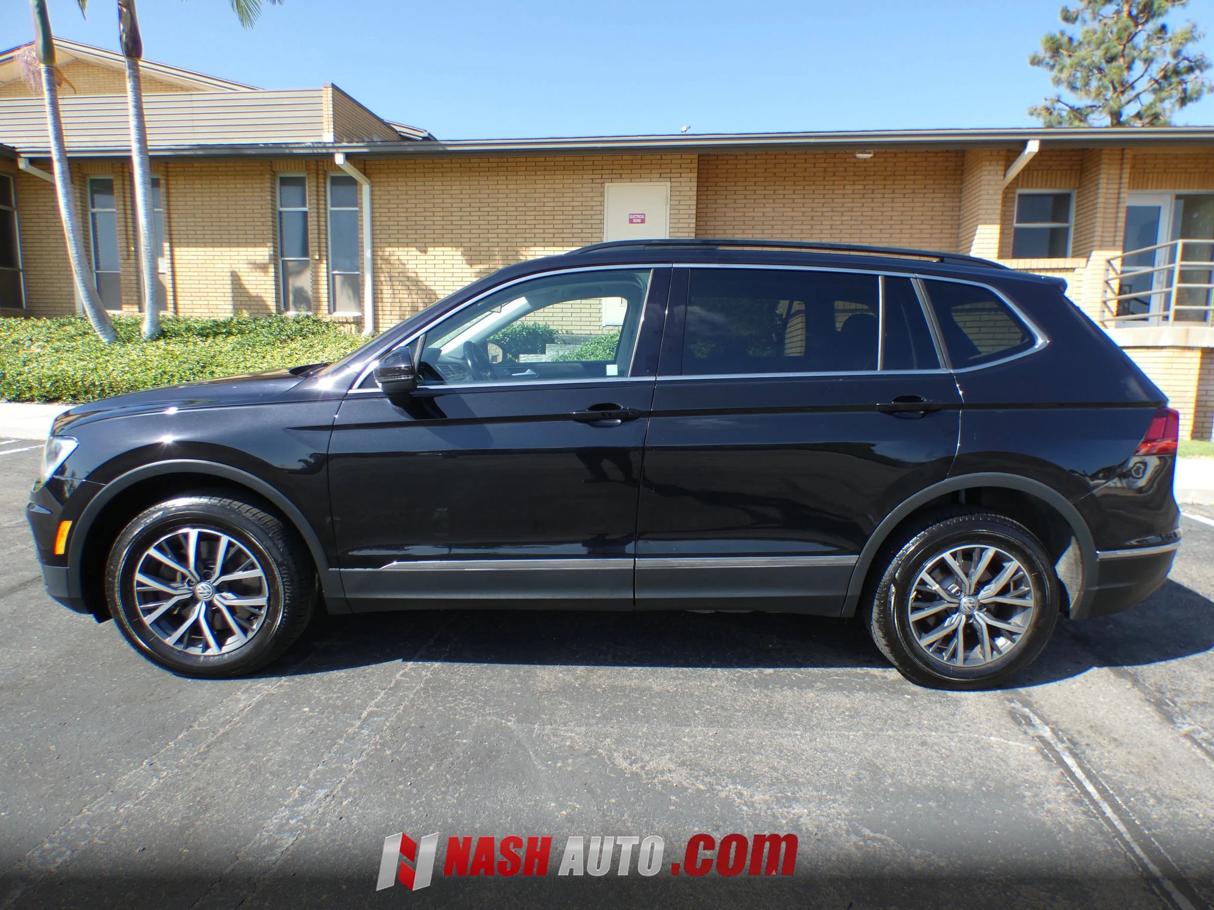 Used 2018 Volkswagen Tiguan SE w/ Panoramic Sunroof Package AWD/4WD image 14