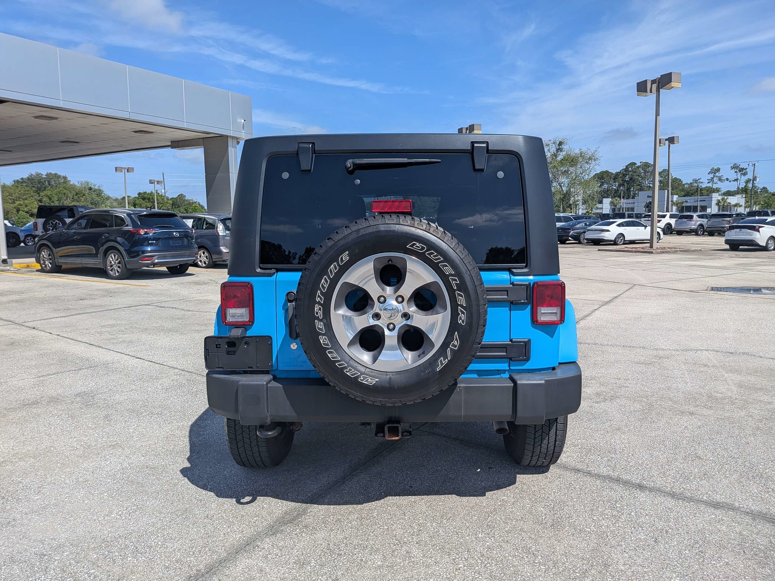 Used 2017 Jeep Wrangler Unlimited Sahara w/ Connectivity Group AWD/4WD image 5