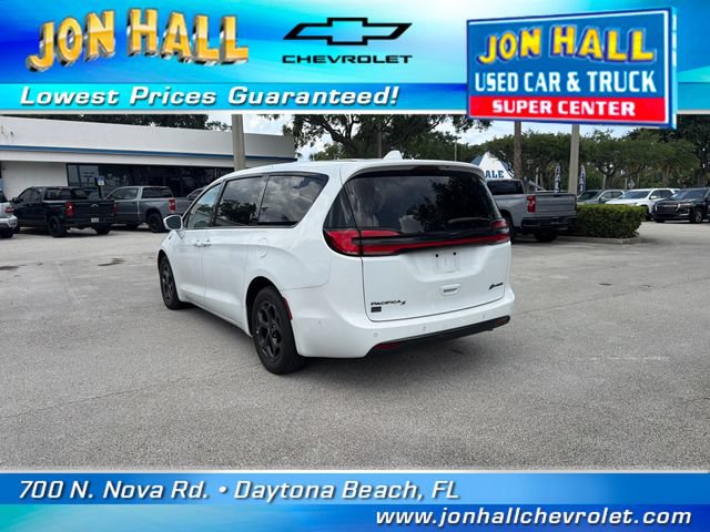Used 2022 Chrysler Pacifica Touring-L w/ Uconnect Theater Family Group FWD image 6