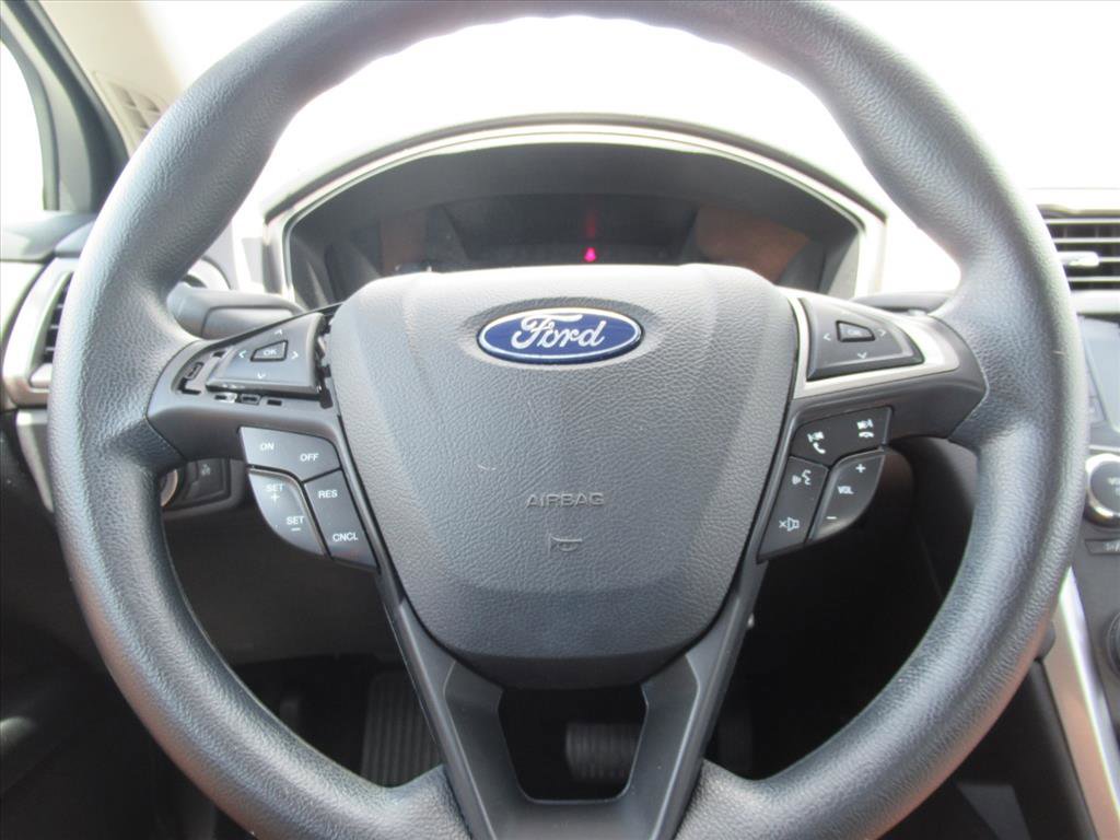 Used 2018 Ford Fusion SE image 19