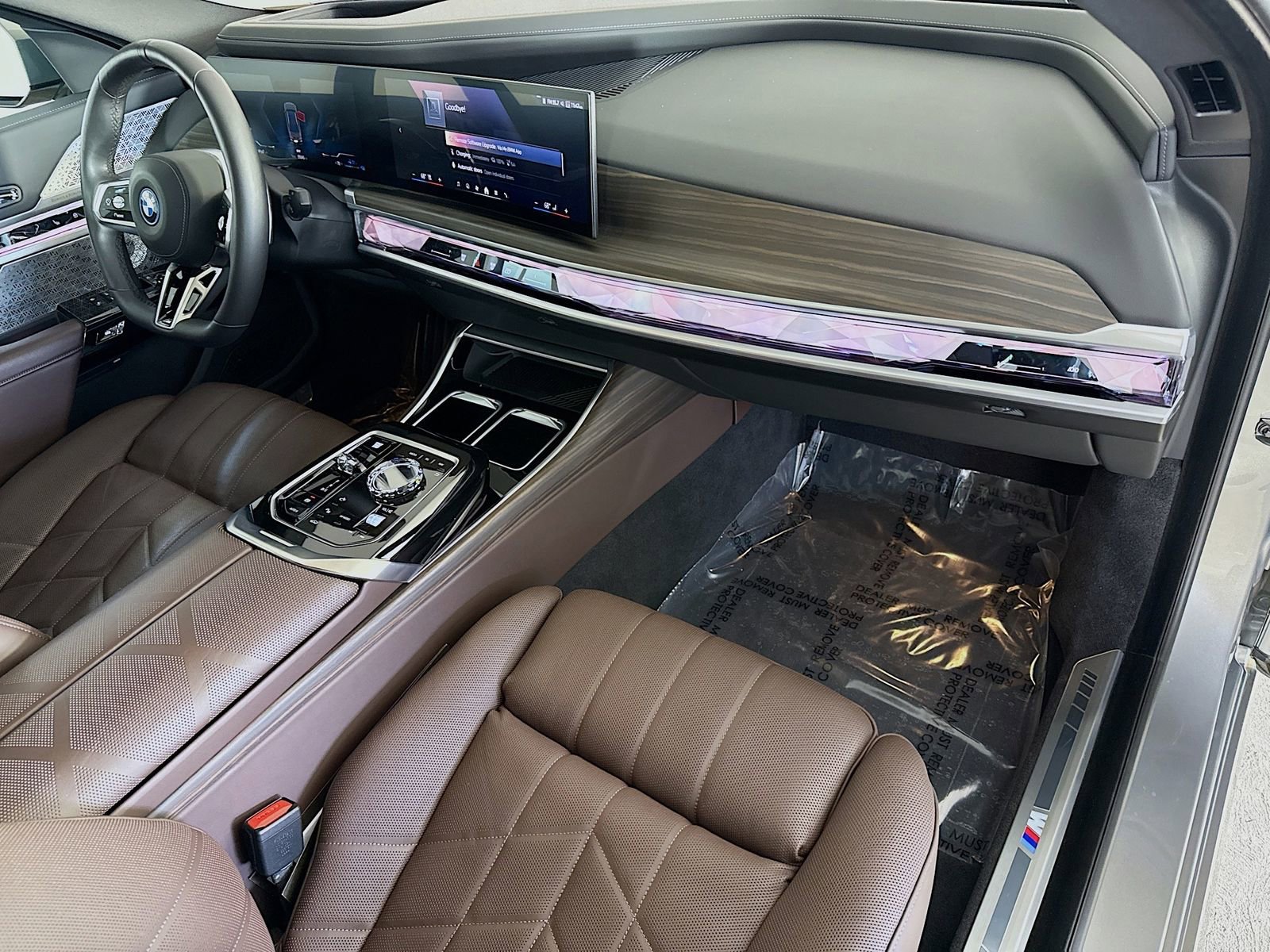 Used 2025 BMW 750e xDrive w/ Executive Package image 31