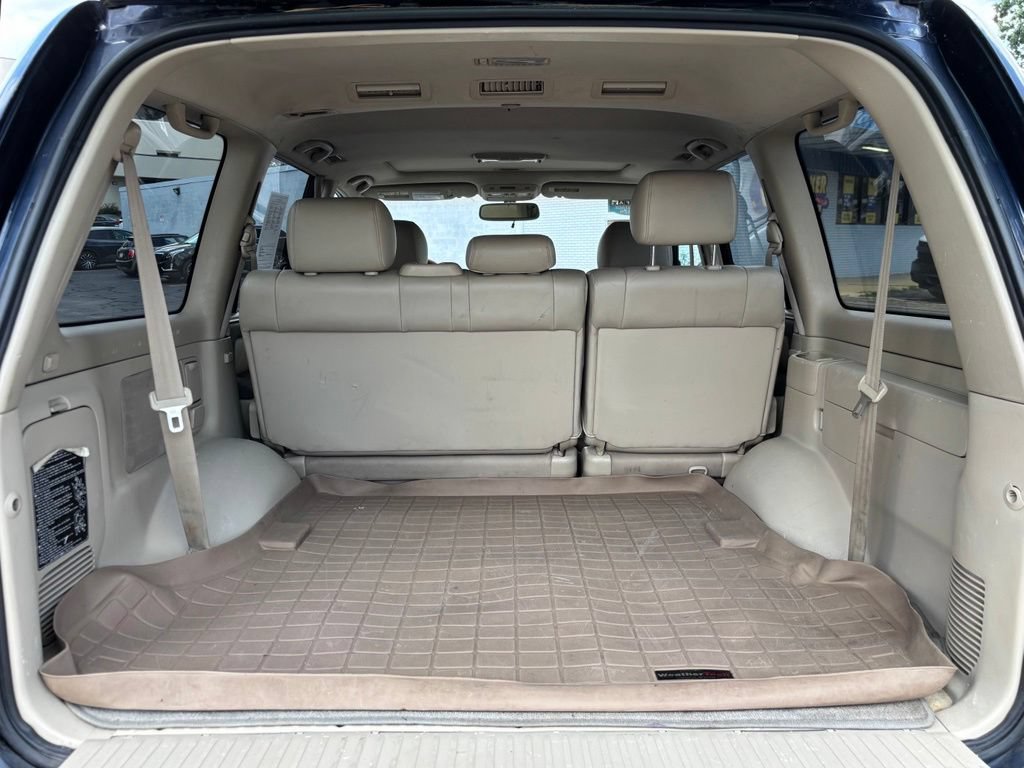 Used 2004 Toyota Land Cruiser w/ Convenience Pkg AWD/4WD image 10