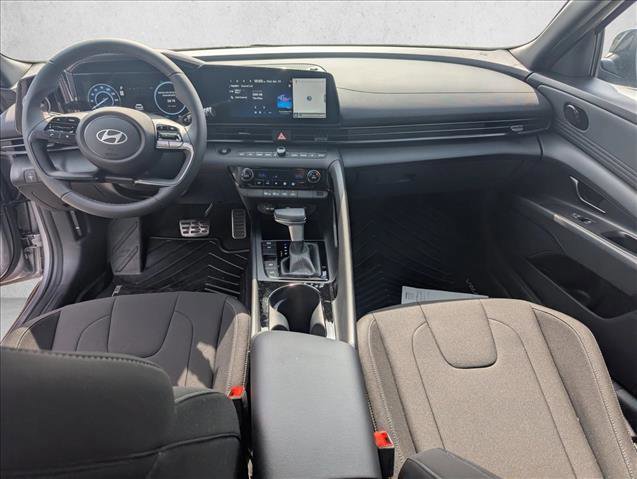 Certified 2025 Hyundai Elantra SEL image 18