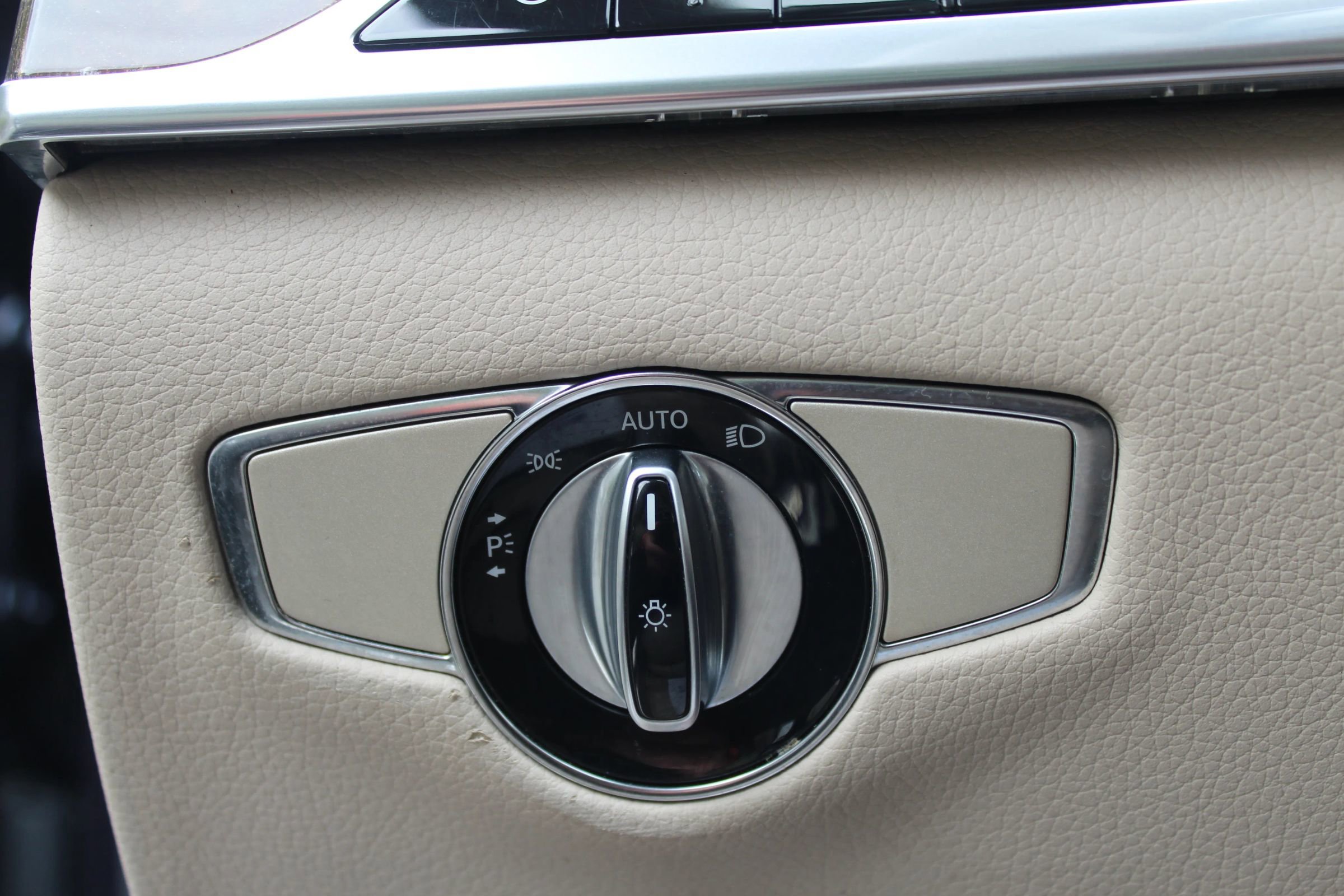Used 2015 Mercedes-Benz S 550 4MATIC Sedan image 27