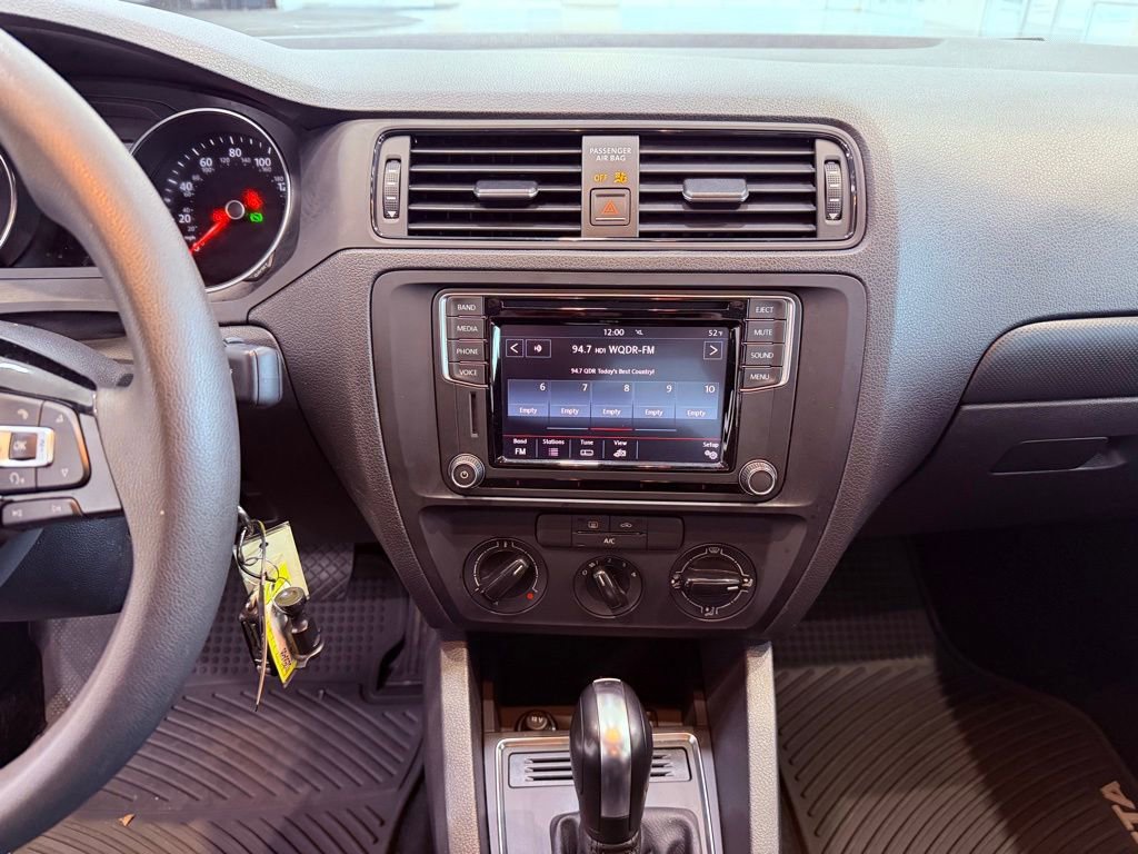 Used 2016 Volkswagen Jetta S image 21