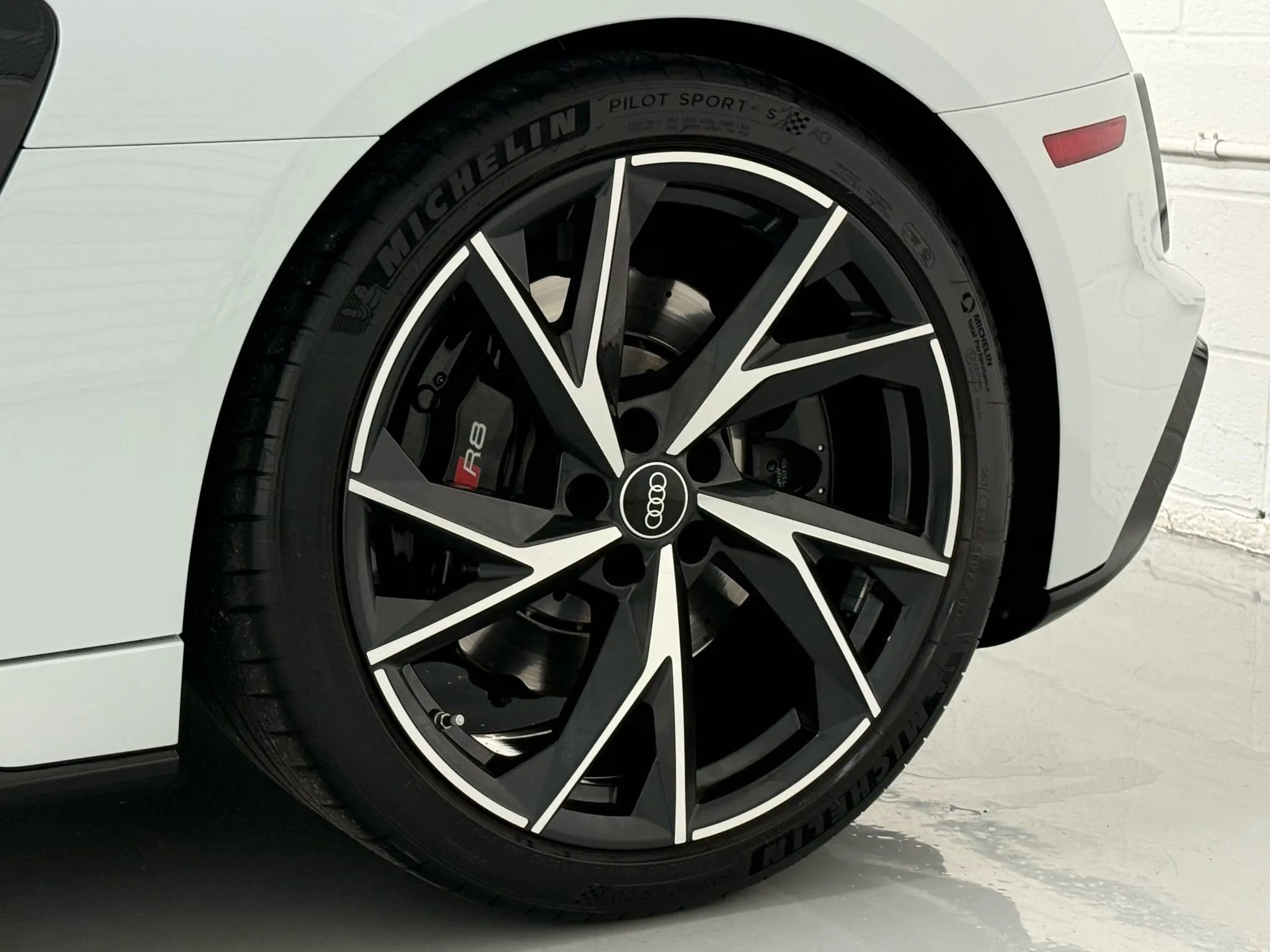 Used 2022 Audi R8 V10 performance image 34