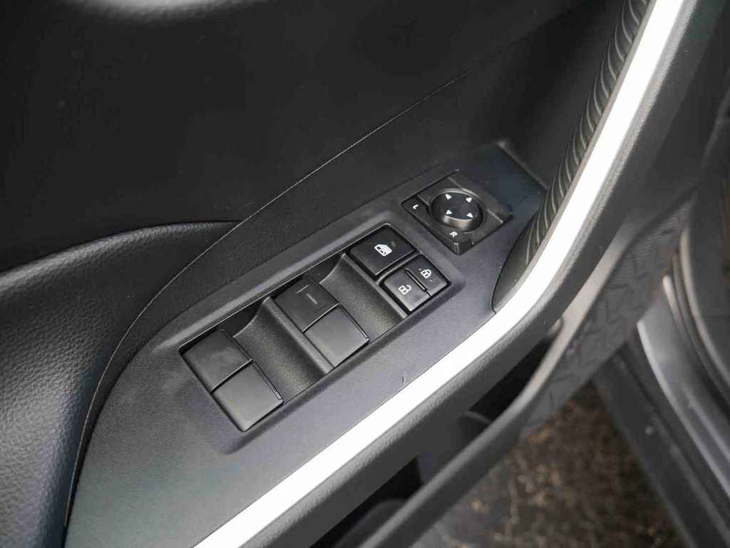 Used 2022 Toyota RAV4 LE image 24