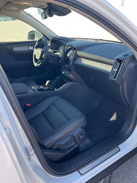 New 2025 Volvo XC40 B5 Core w/ Protection Package Premier AWD/4WD image 30