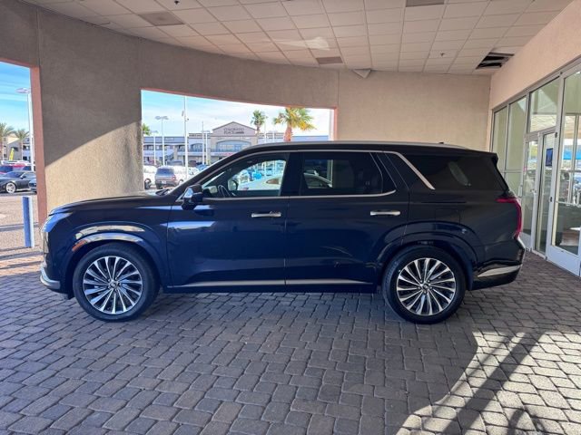 Used 2024 Hyundai Palisade Calligraphy image 2