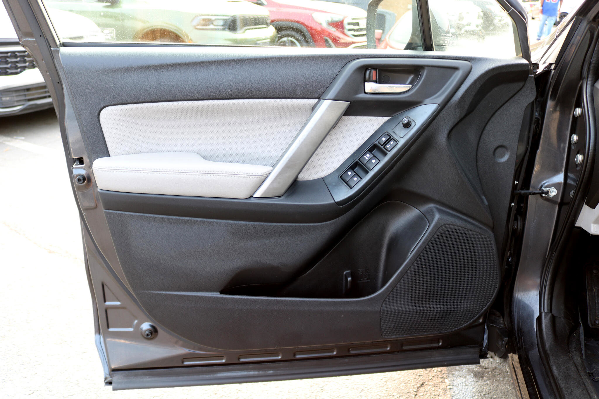 Used 2014 Subaru Forester 2.5i Limited image 10