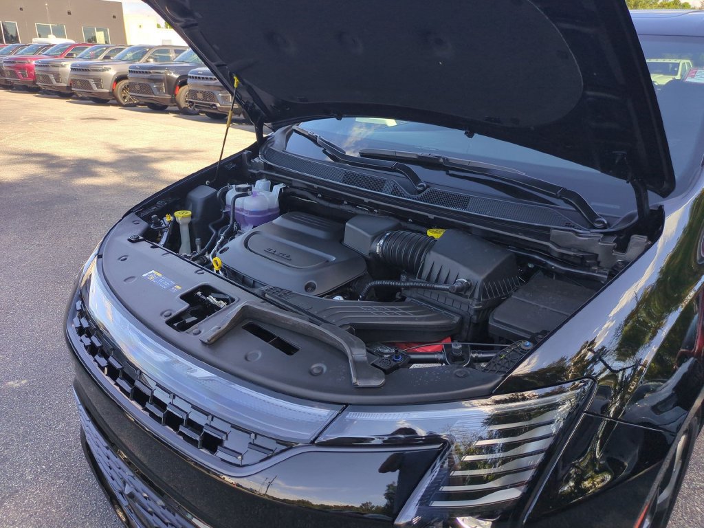 New 2027 Chrysler Pacifica Limited FWD image 38
