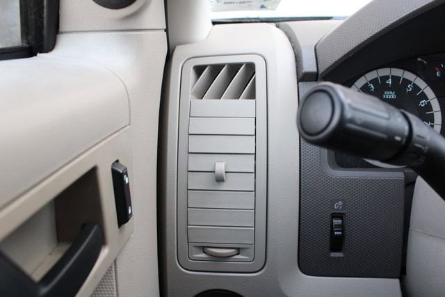 Used 2010 Ford Escape XLS AWD/4WD image 9