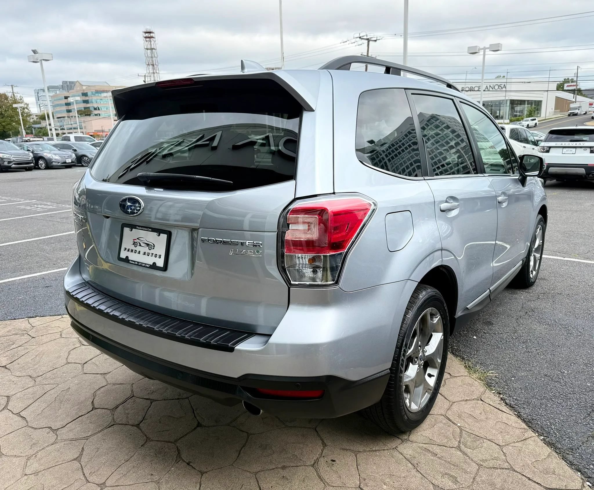 Used 2017 Subaru Forester 2.5i Touring AWD/4WD image 7