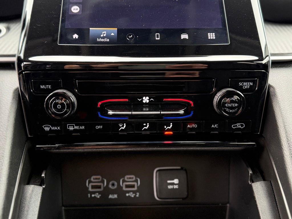 Used 2024 Jeep Grand Cherokee Laredo image 16