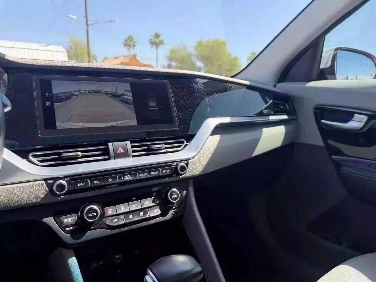 Used 2022 Kia Niro EX Premium image 21