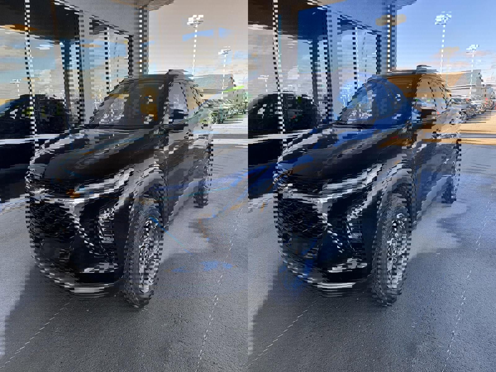 Used 2025 Chevrolet Trax LT w/ LT Convenience Package FWD image 3