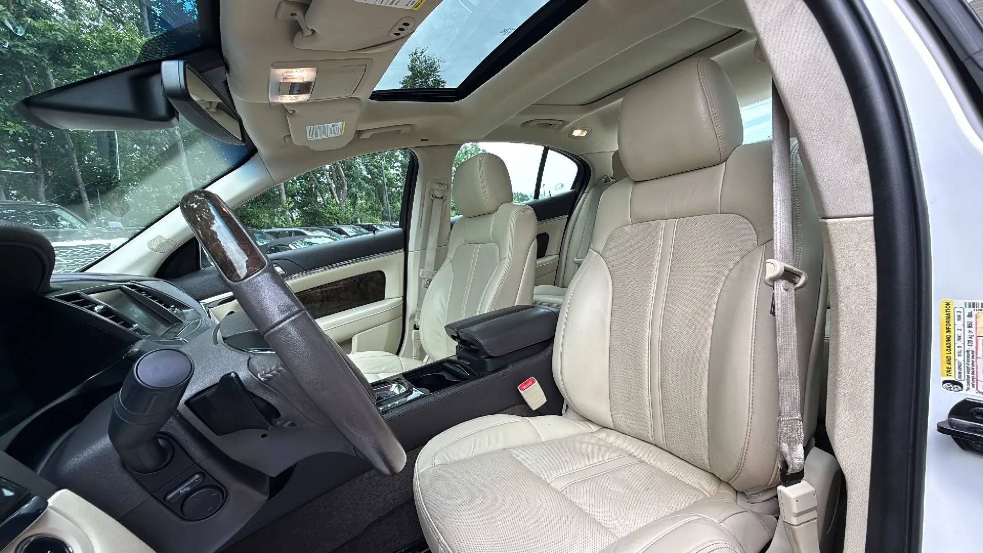 Used 2014 Lincoln MKS AWD w/ Equipment Group 101A image 22