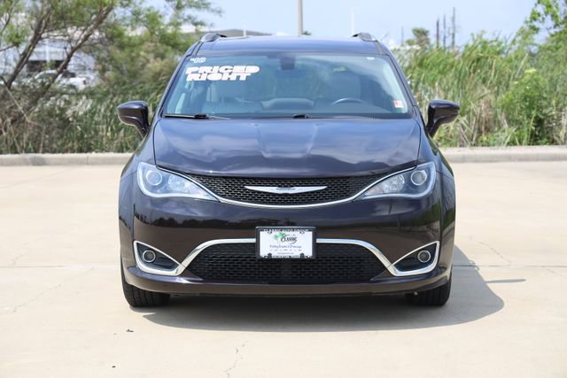 Used 2018 Chrysler Pacifica Touring-L w/ Tire & Wheel Group FWD image 2