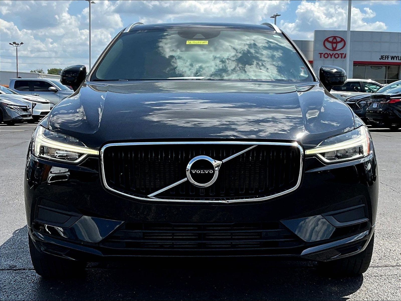 Used 2020 Volvo XC60 T6 Momentum w/ Protection Package Premier AWD/4WD image 2