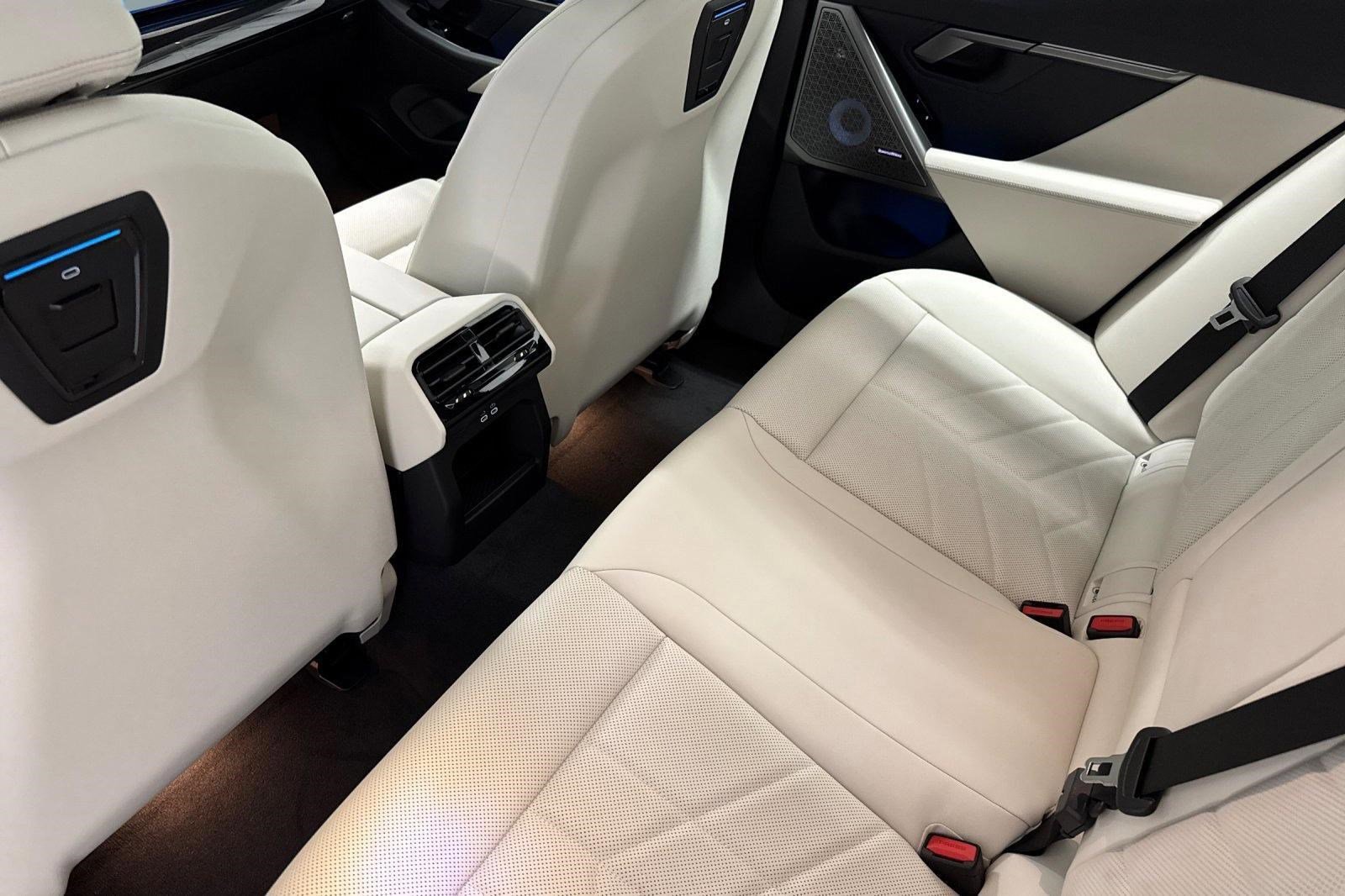 Used 2025 BMW i5 M60 w/ Executive Package AWD/4WD image 19