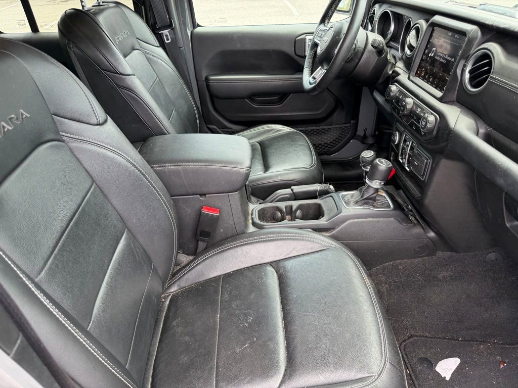 Used 2023 Jeep Wrangler Unlimited Sahara w/ Cold Weather Group AWD/4WD image 16