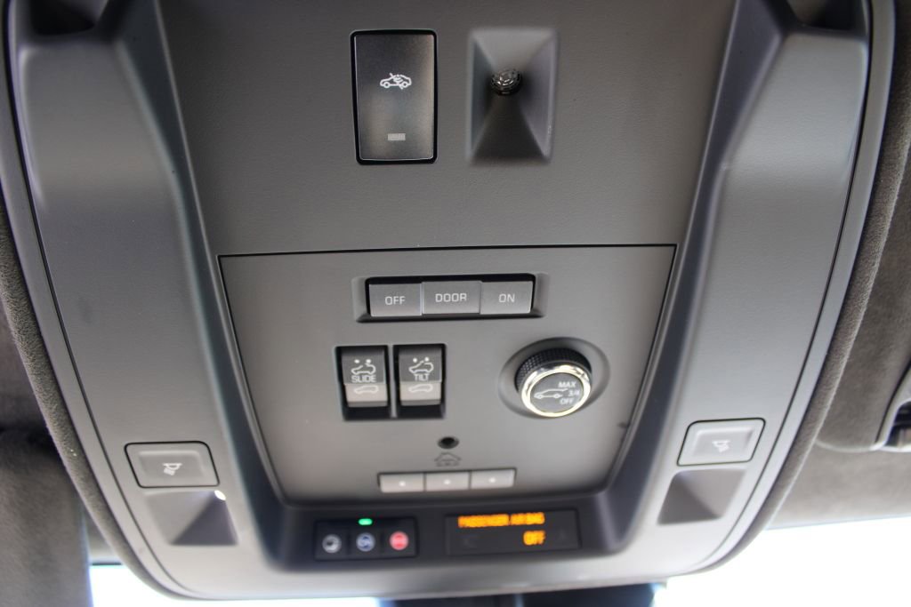 Used 2020 Cadillac Escalade Platinum w/ Escalade Sport Edition AWD/4WD image 23