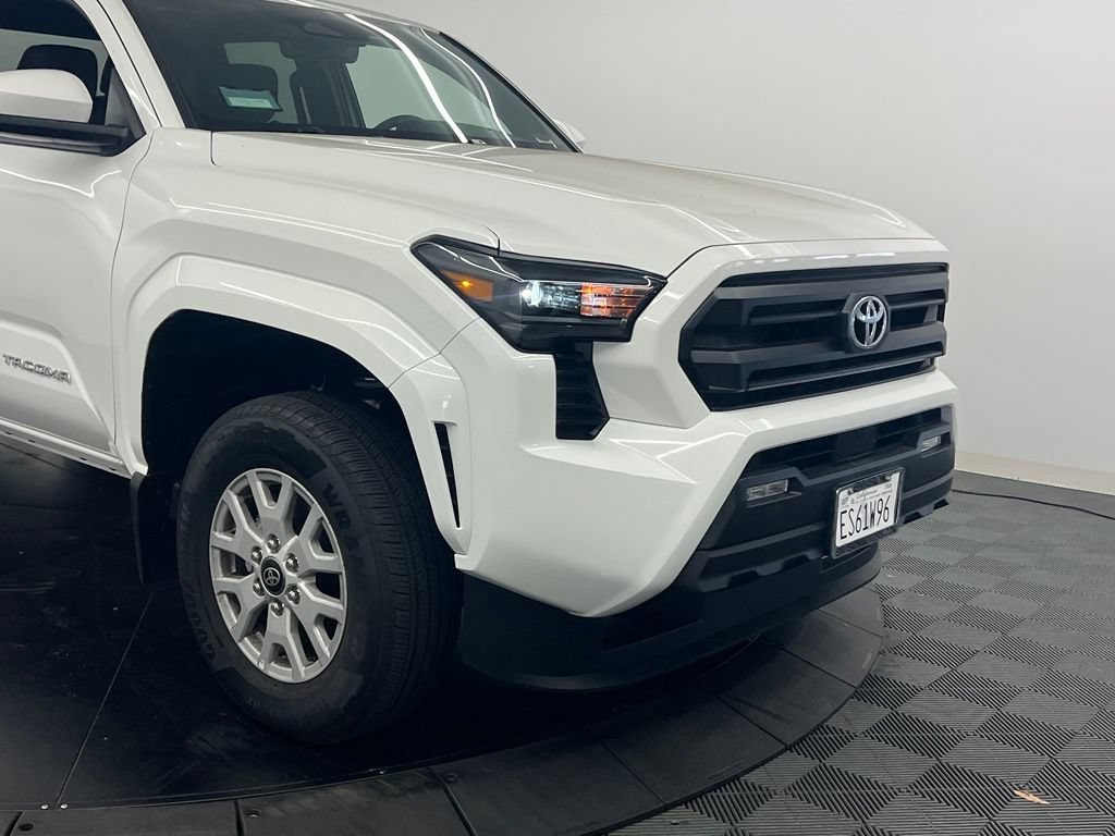 Used 2026 Toyota Tacoma SR5 AWD/4WD image 5