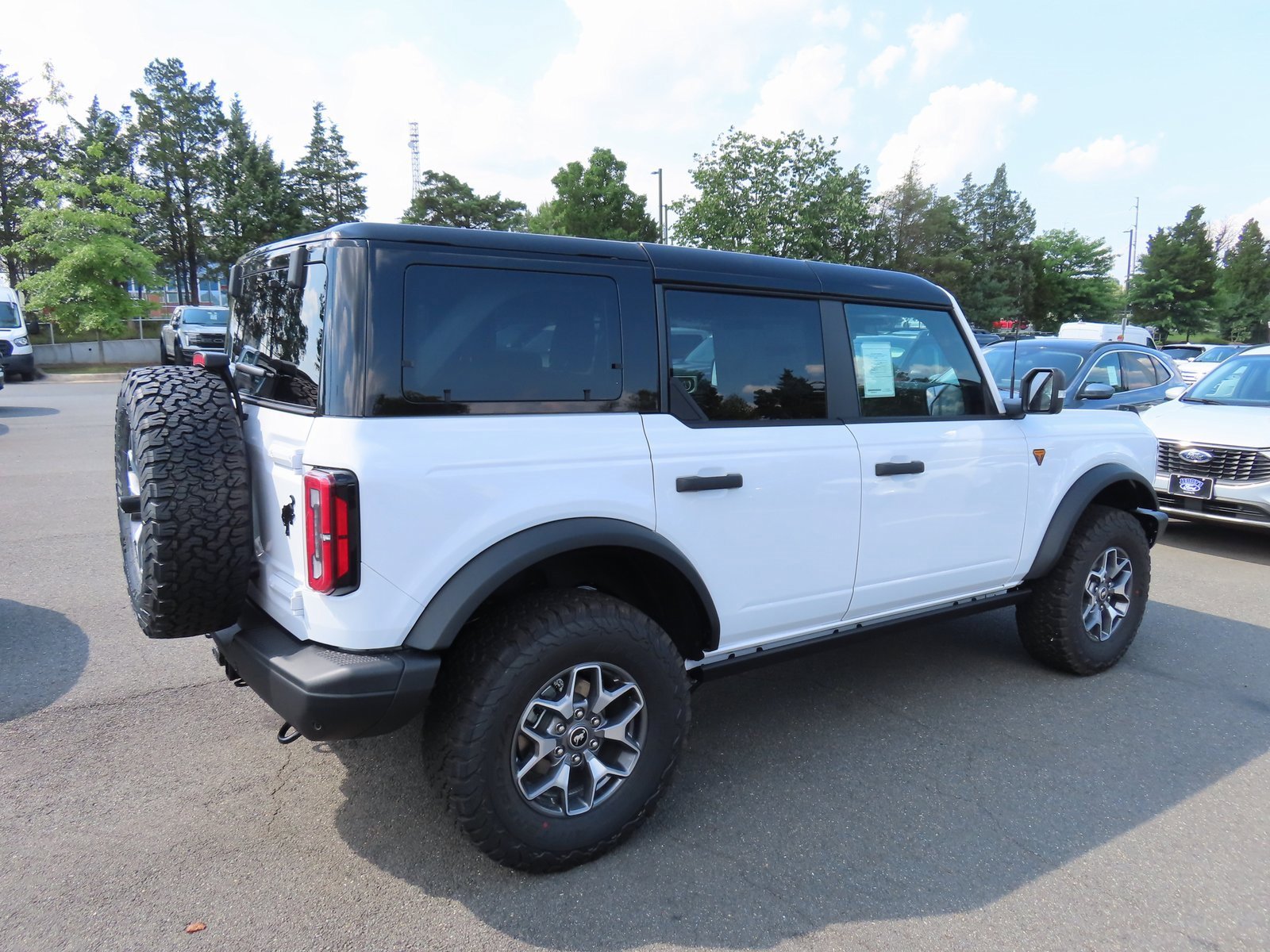 New 2025 Ford Bronco Badlands image 4