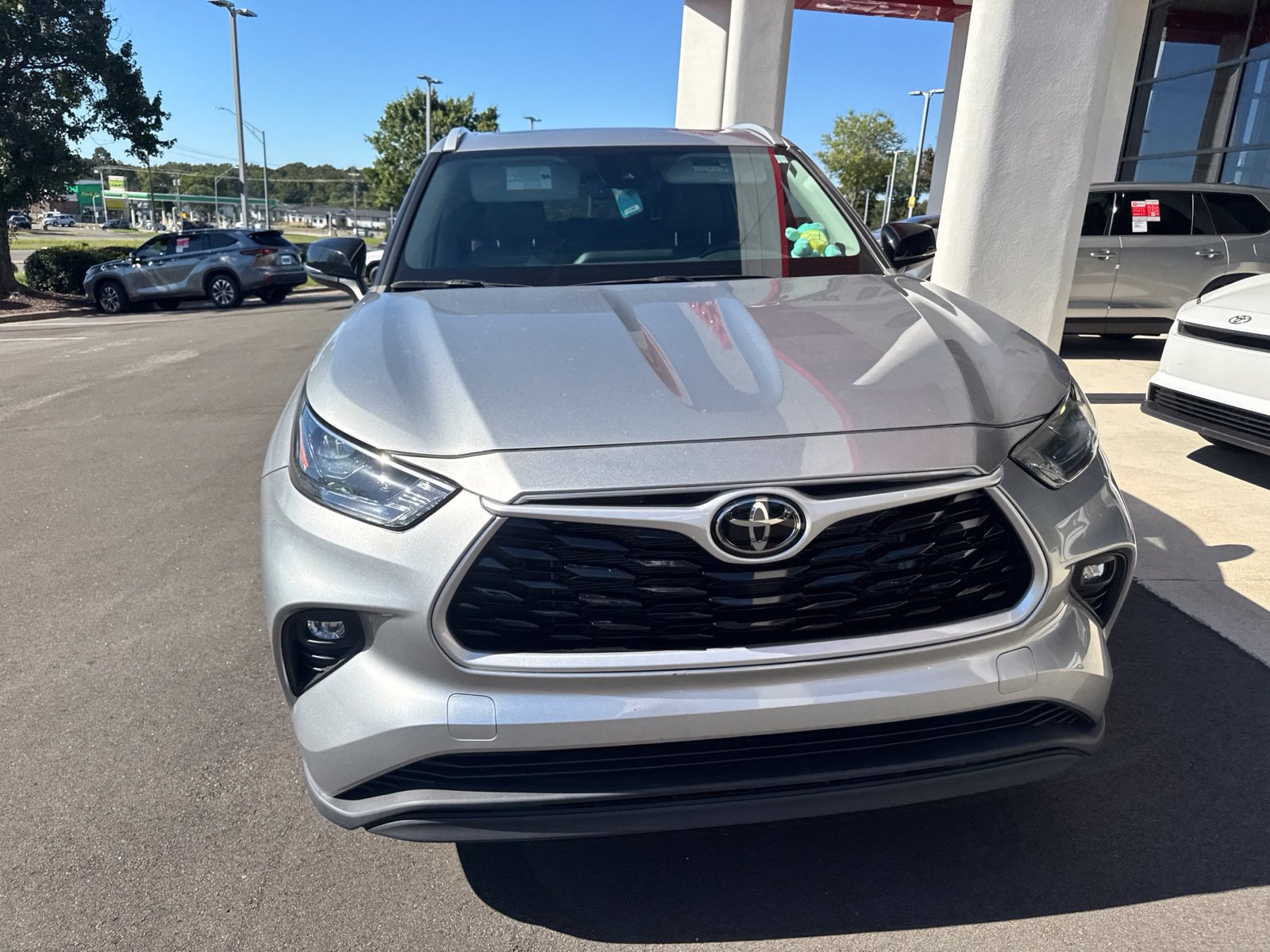 Used 2023 Toyota Highlander XLE FWD image 18