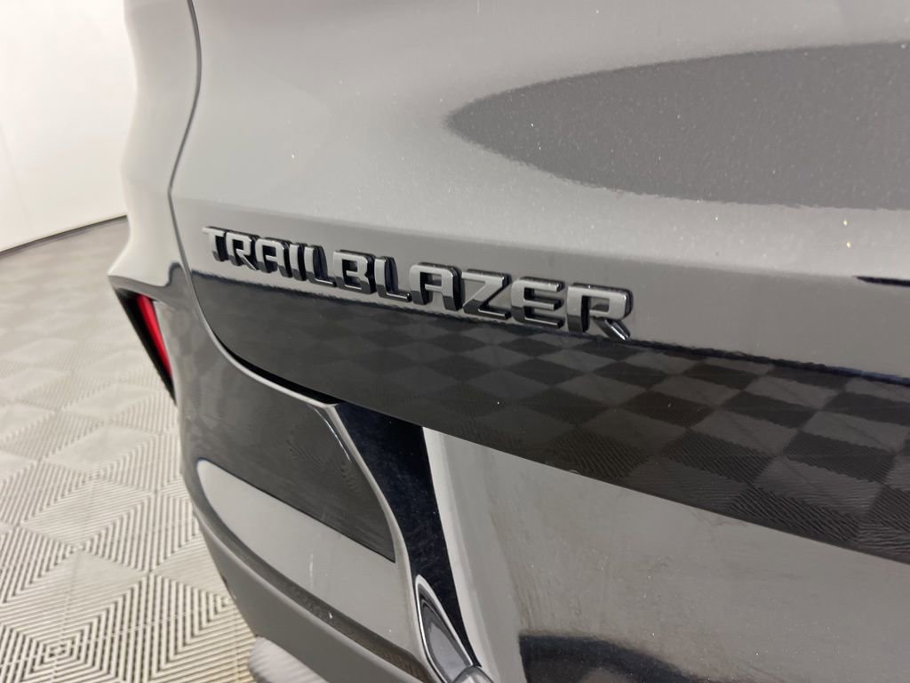 Used 2025 Chevrolet TrailBlazer RS w/ Convenience Package image 19