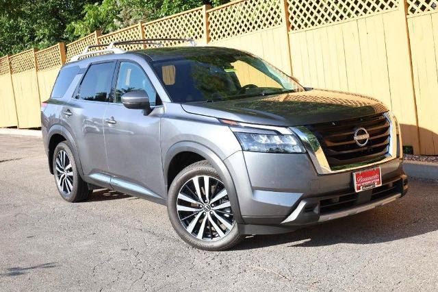 Certified 2025 Nissan Pathfinder Platinum FWD image 2