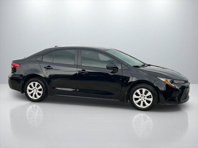Certified 2025 Toyota Corolla LE FWD image 4